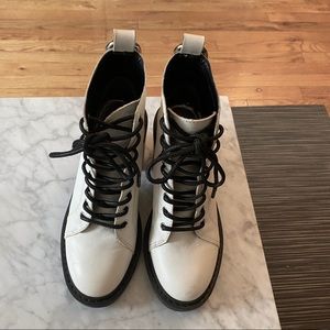 Slightly Worn Dolce Vita White Boots Off White Leather Size 6